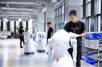 克魯澤機器人今日成功下線，助力兩江新區打造智能機器人產業新高地